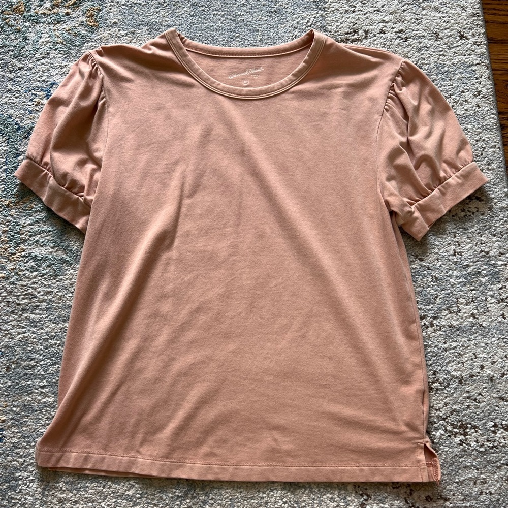 Puff sleeve pink tee!
